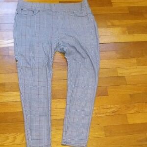 women XL pull on jeggings SEVEN7 black white plaid red accent